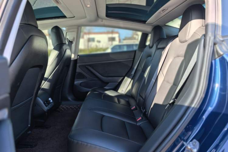 Used Tesla Model 3 2019 Standard Range Rear-Drive Upgraded Version Interior 3