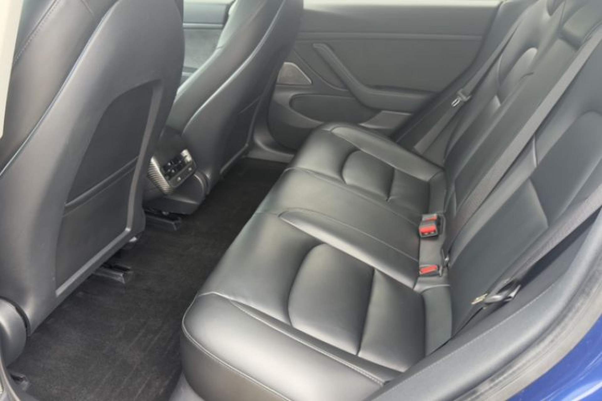 Used Tesla Model 3 2019 Standard Range Rear-Drive Upgraded Version Interior 3