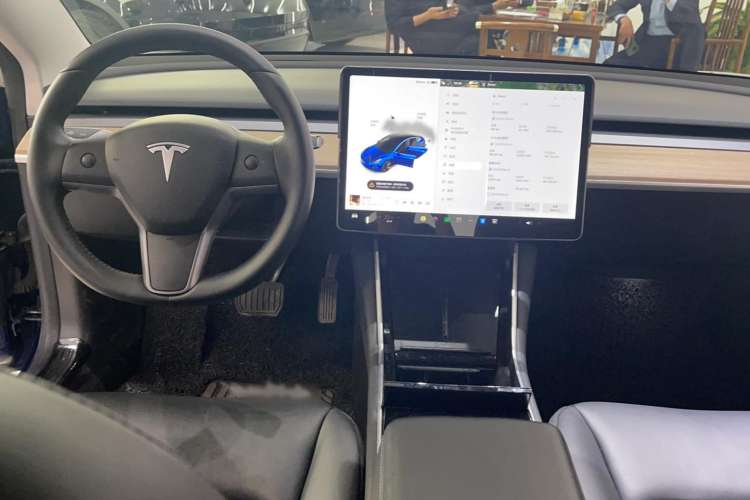 Used Tesla Model 3 2019 Long-Range Rear-Wheel-Drive Version Interior 3