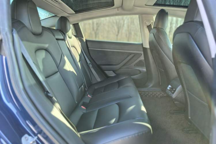 Used Tesla Model 3 2019 Standard Range Rear-Drive Upgraded Version Interior 4