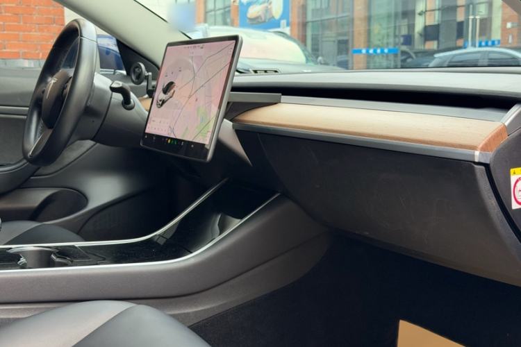 Used Tesla Model 3 2019 Long-Range Rear-Wheel-Drive Version Interior 4