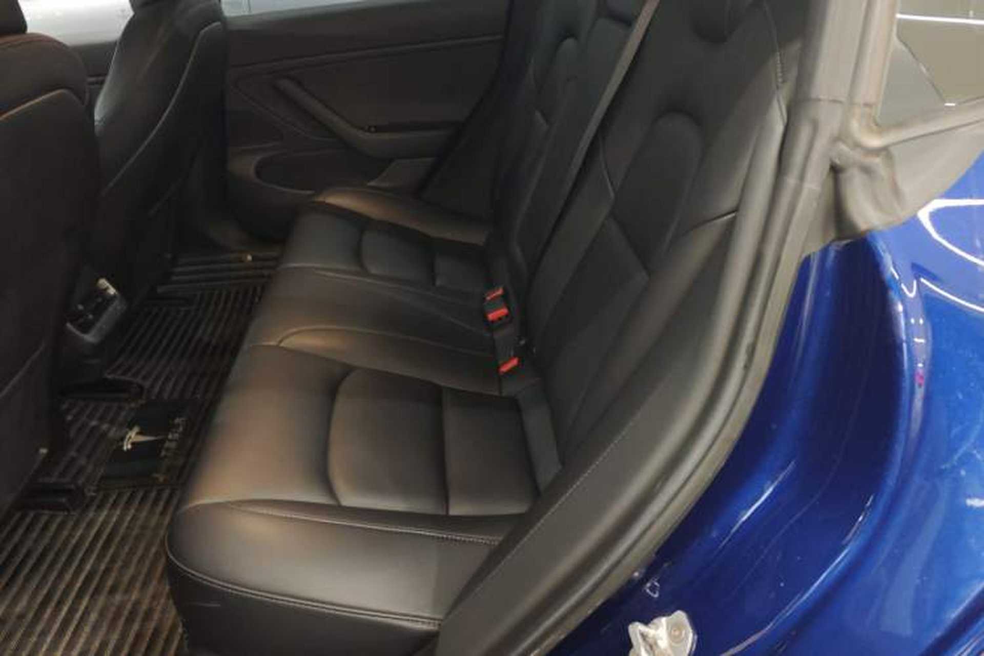 Used Tesla Model 3 2019 Long-Range Rear-Wheel-Drive Version Interior 4