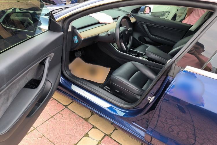 Used Tesla Model 3 2019 Long-Range Rear-Wheel-Drive Version Interior 4