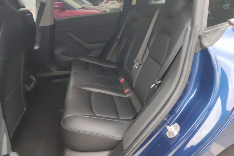 Used Tesla Model 3 2019 Long-Range Rear-Wheel-Drive Version Interior 4