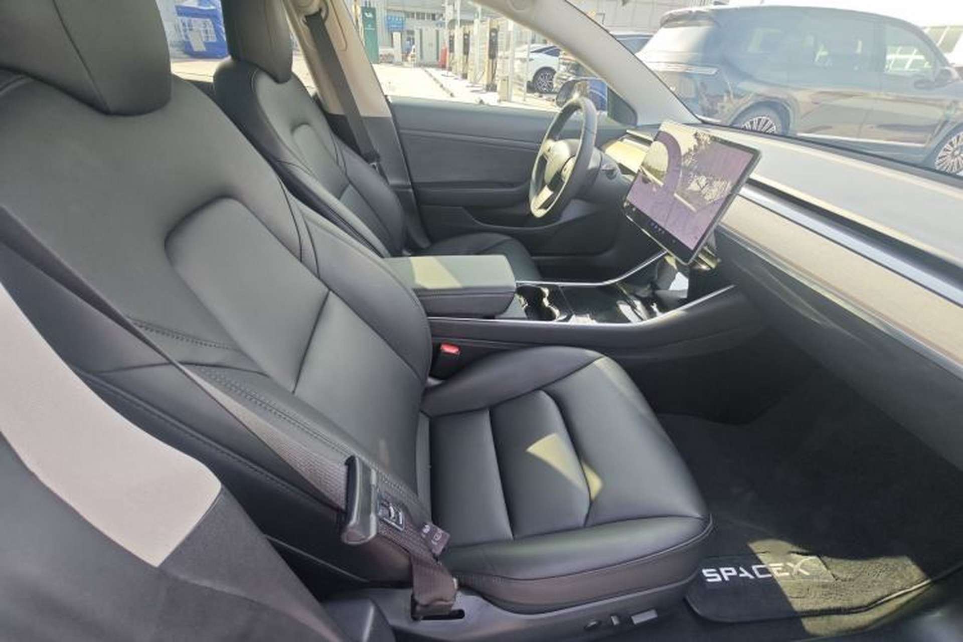 Used Tesla Model 3 2019 Standard Range Rear-Drive Upgraded Version Interior 4