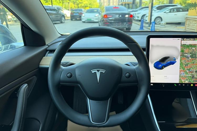 Used Tesla Model 3 2019 Long-Range Rear-Wheel-Drive Version Interior 5