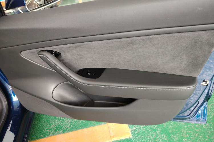 Used Tesla Model 3 2019 Long-Range All-Wheel-Drive Version Interior 5