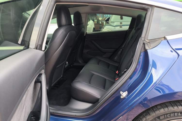 Used Tesla Model 3 2019 Long-Range Rear-Wheel-Drive Version Interior 6