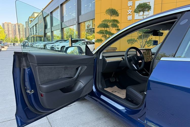 Used Tesla Model 3 2019 Long-Range Rear-Wheel-Drive Version Interior 7