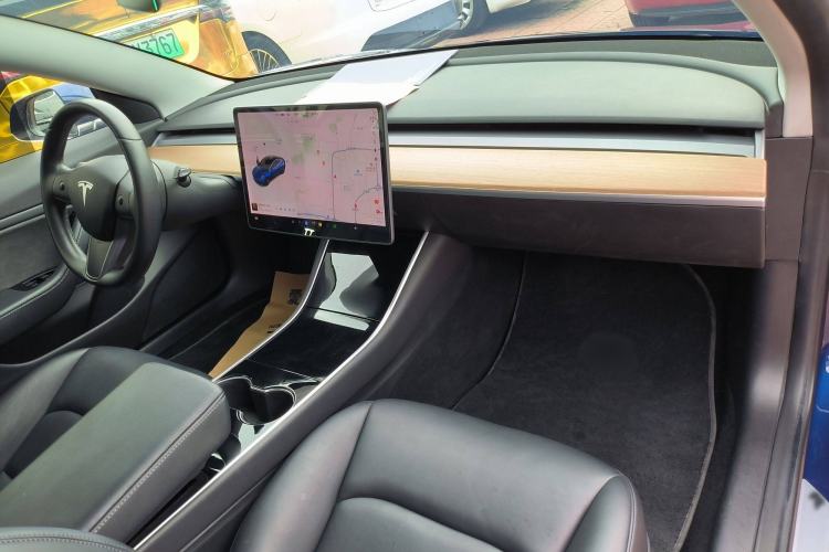 Used Tesla Model 3 2019 Long-Range Rear-Wheel-Drive Version Interior 8