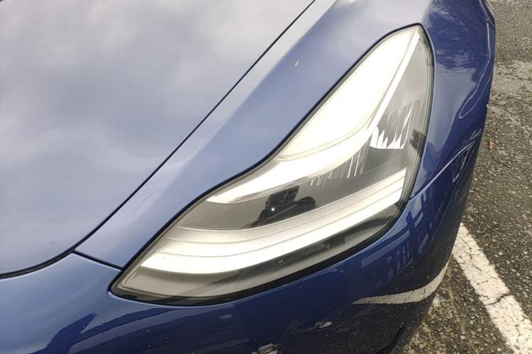 Used Tesla Model 3 2019 Standard Range Rear-Wheel Drive Upgraded Version (60 kWh) Left Front Headlight