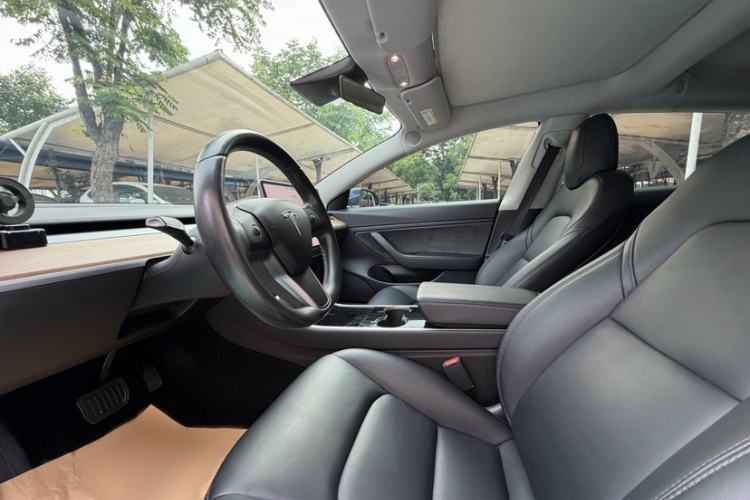Used Tesla Model 3 2019 Long-Range Rear-Wheel-Drive Version Left Front Seat