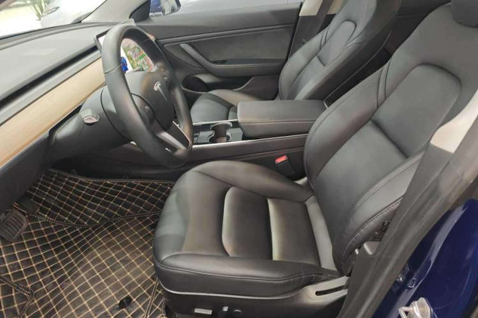 Used Tesla Model 3 2019 Long-Range Rear-Wheel-Drive Version Left Front Seat