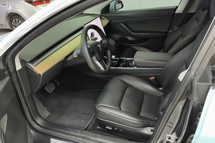 Used Tesla Model 3 2019 Long-Range Rear-Wheel-Drive Version Left Front Seat