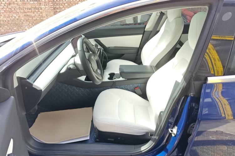 Used Tesla Model 3 2019 Long-Range All-Wheel-Drive Version Left Front Seat