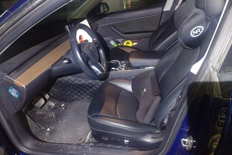 Used Tesla Model 3 2019 Long-Range Rear-Wheel-Drive Version Left Front Seat