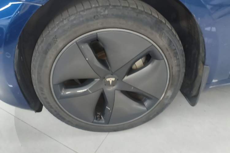 Used Tesla Model 3 2019 Long-Range Rear-Wheel-Drive Version Left Front Wheel Hub