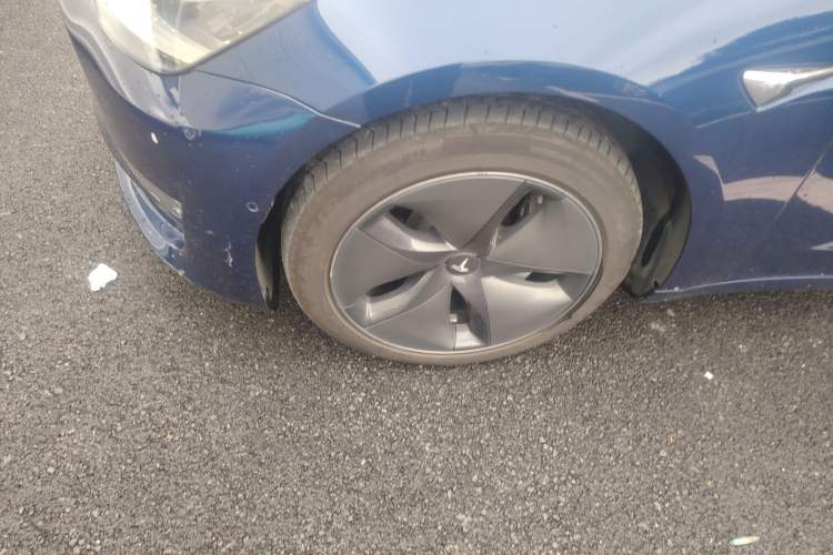 Used Tesla Model 3 2019 Long-Range All-Wheel-Drive Version Left Front Wheel Hub