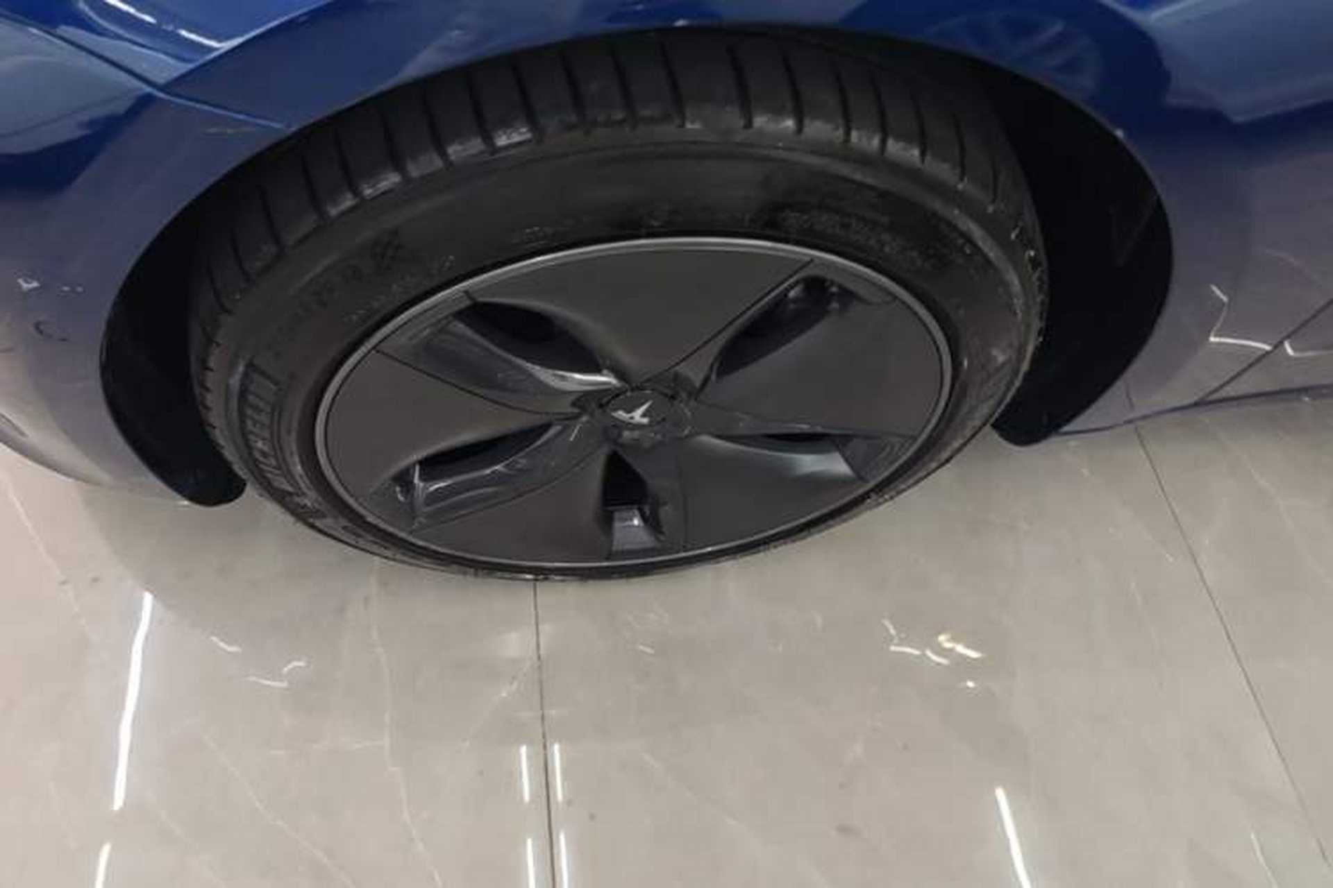 Used Tesla Model 3 2019 Standard Range Rear-Wheel Drive Upgraded Version (52 kWh) Left Front Wheel Hub