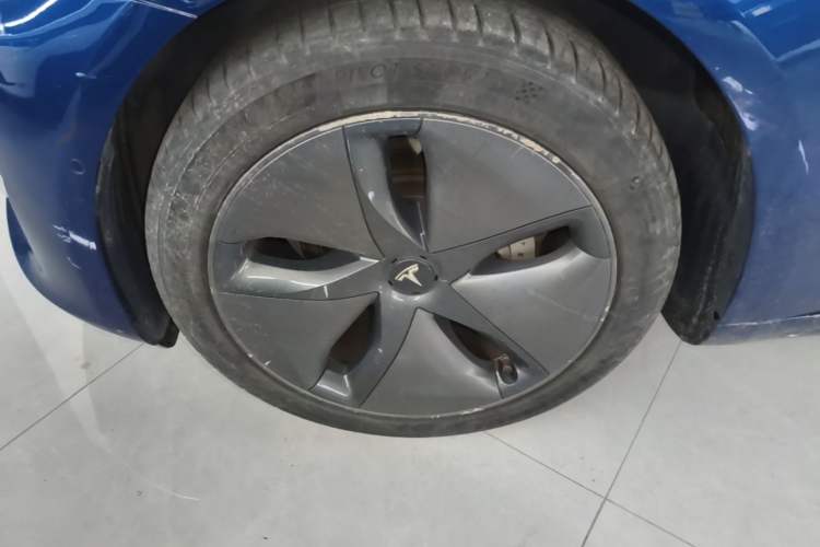 Used Tesla Model 3 2019 Long-Range Rear-Wheel-Drive Version Left Front Wheel Hub