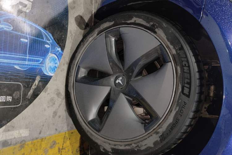Used Tesla Model 3 2019 Long-Range Rear-Wheel-Drive Version Left Front Wheel Hub