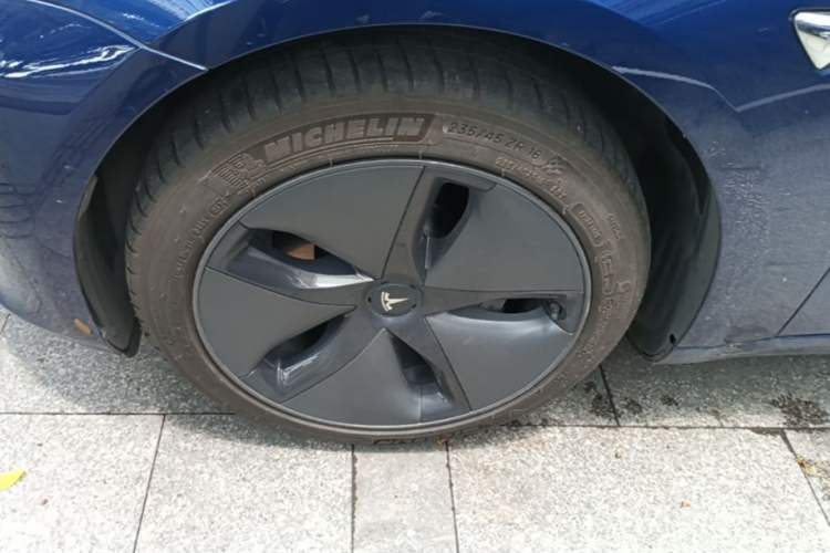 Used Tesla Model 3 2019 Standard Range Rear-Wheel Drive Upgraded Version (60 kWh) Left Front Wheel Hub