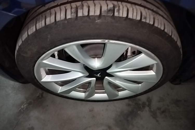 Used Tesla Model 3 2019 Standard Range Rear-Drive Upgraded Version Left Front Wheel Hub