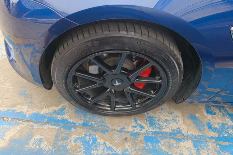Used Tesla Model 3 2019 Long-Range All-Wheel-Drive Version Left Front Wheel Hub