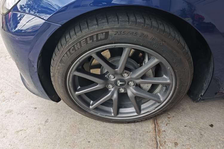 Used Tesla Model 3 2019 Long-Range All-Wheel-Drive Version Left Front Wheel Hub