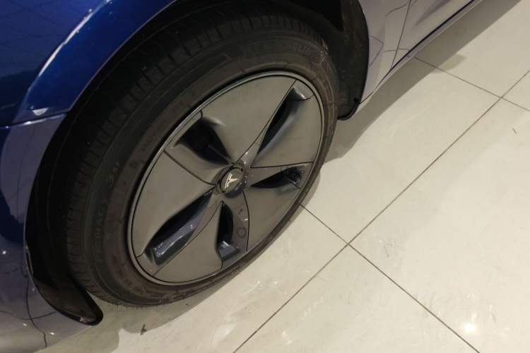 Used Tesla Model 3 2019 Standard Range Rear-Wheel Drive Upgraded Version (52 kWh) Left Front Wheel Hub