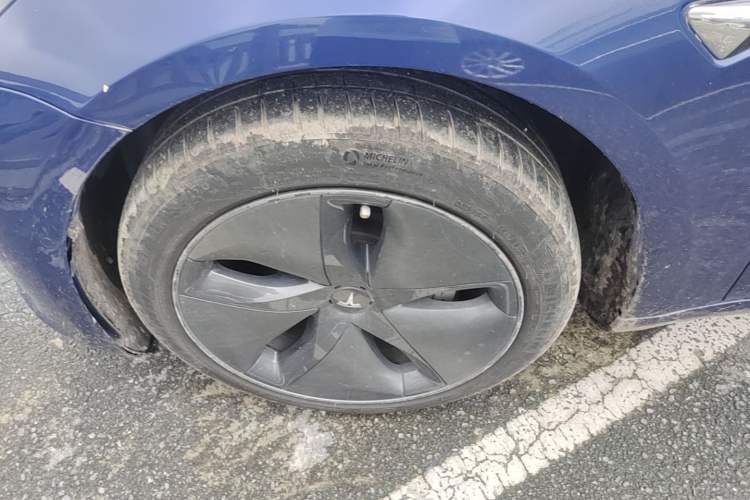 Used Tesla Model 3 2019 Standard Range Rear-Wheel Drive Upgraded Version (60 kWh) Left Front Wheel Hub