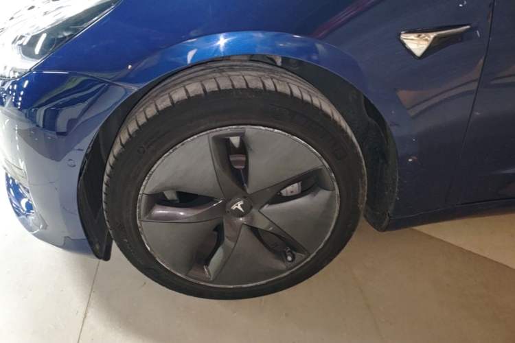 Used Tesla Model 3 2019 Standard Range Rear-Wheel Drive Upgraded Version (60 kWh) Left Front Wheel Hub