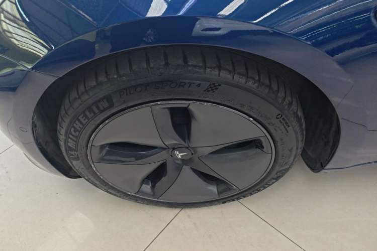 Used Tesla Model 3 2019 Long-Range All-Wheel-Drive Version Left Front Wheel Hub