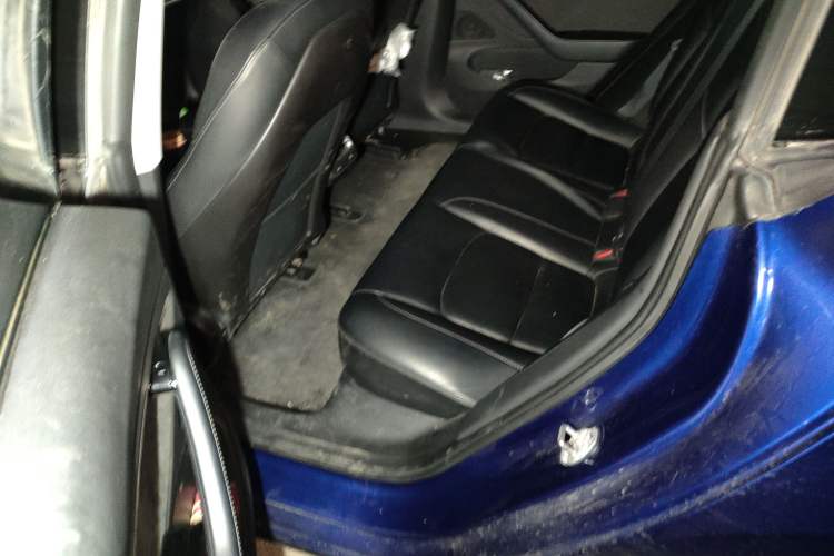 Used Tesla Model 3 2019 Long-Range All-Wheel-Drive Version Left Rear Seat
