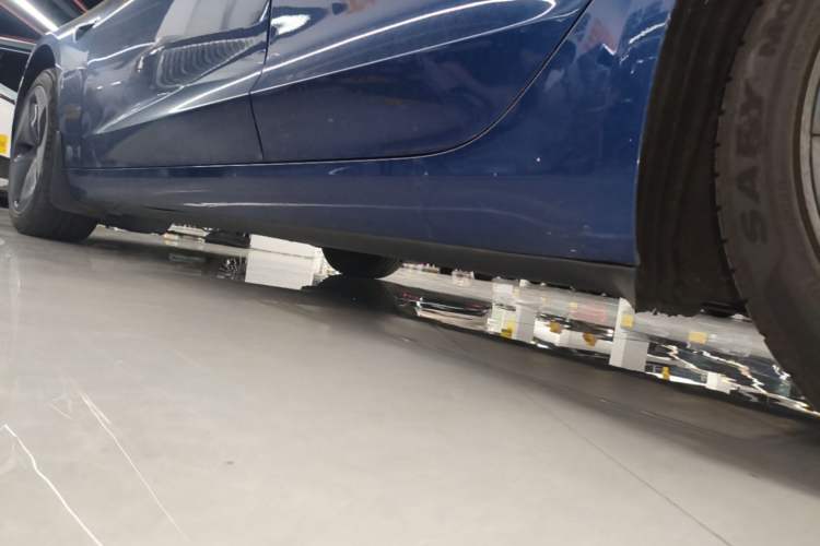 Used Tesla Model 3 2019 Long-Range Rear-Wheel-Drive Version Left Side Sill