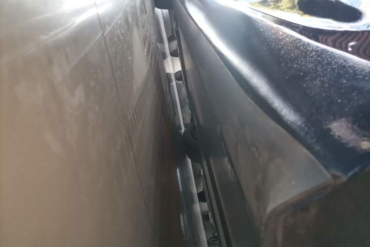 Used Tesla Model 3 2019 Standard Range Rear-Wheel Drive Upgraded Version (52 kWh) Left Side Sill