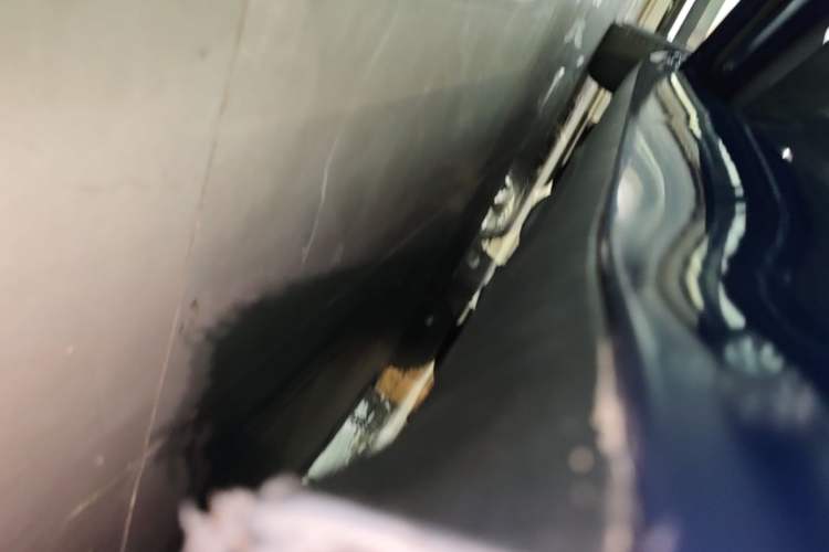 Used Tesla Model 3 2019 Standard Range Rear-Wheel Drive Upgraded Version (52 kWh) Left Side Sill