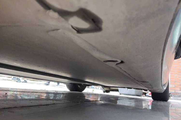 Used Tesla Model 3 2019 Long-Range Rear-Wheel-Drive Version Left Side Sill