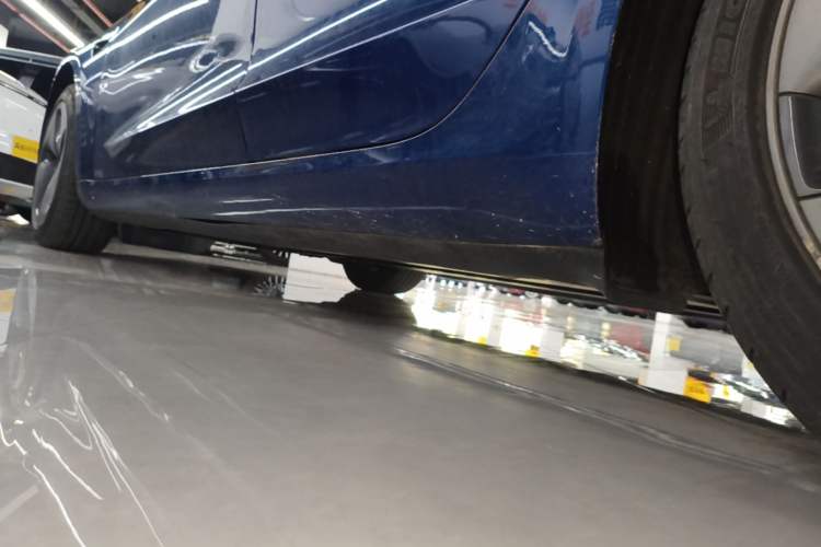 Used Tesla Model 3 2019 Long-Range Rear-Wheel-Drive Version Left Side Sill