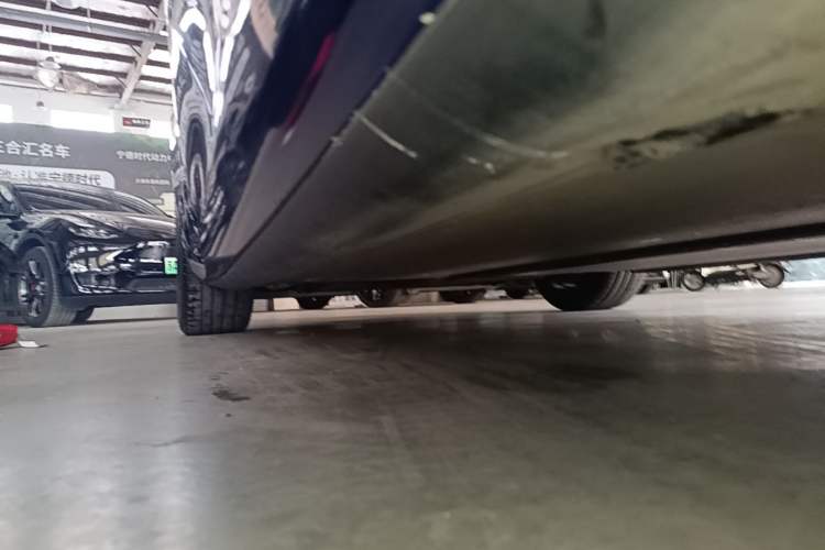 Used Tesla Model 3 2019 Long-Range Rear-Wheel-Drive Version Left Side Sill