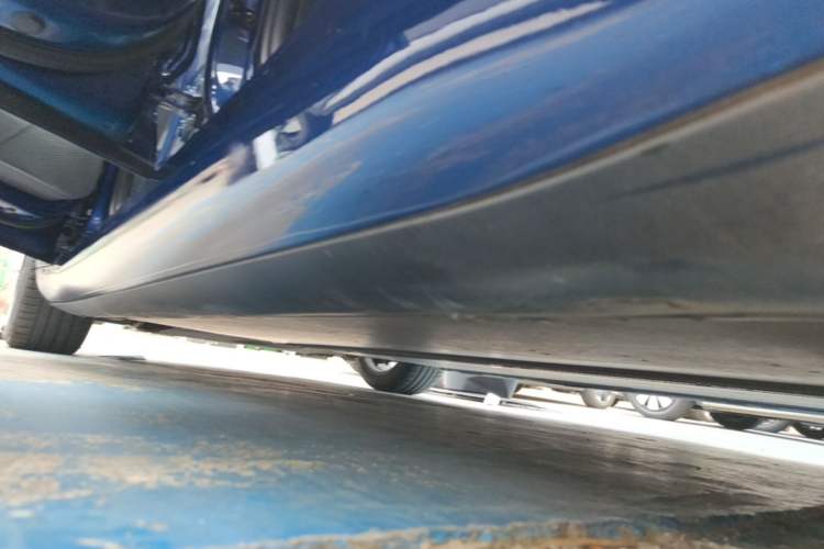 Used Tesla Model 3 2019 Long-Range All-Wheel-Drive Version Left Side Sill