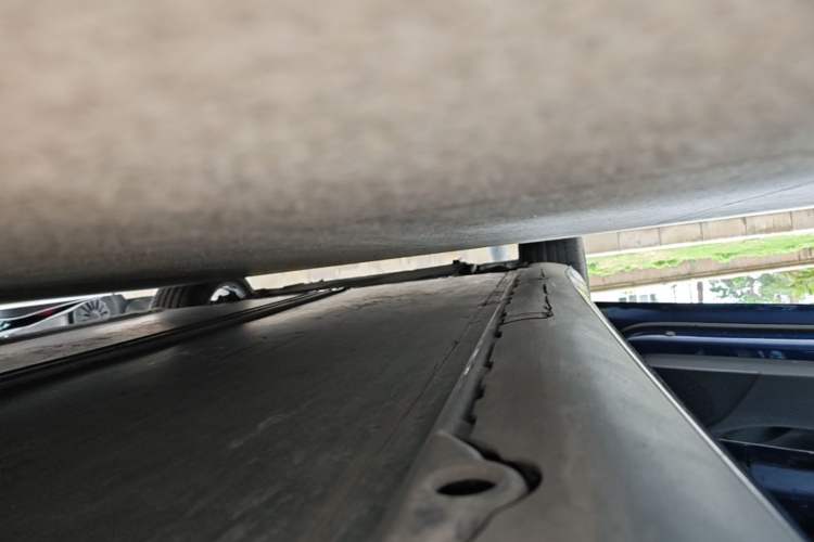 Used Tesla Model 3 2019 Long-Range All-Wheel-Drive Version Left Side Sill