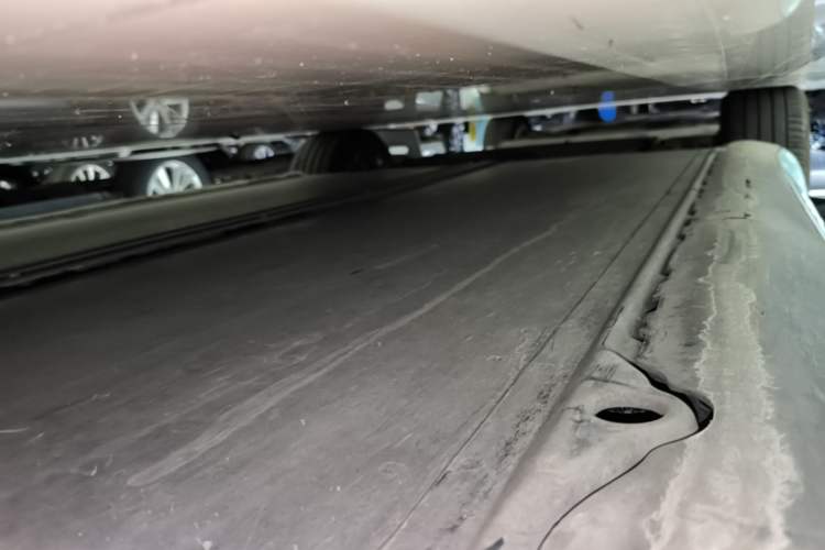 Used Tesla Model 3 2019 Long-Range Rear-Wheel-Drive Version Left Side Sill