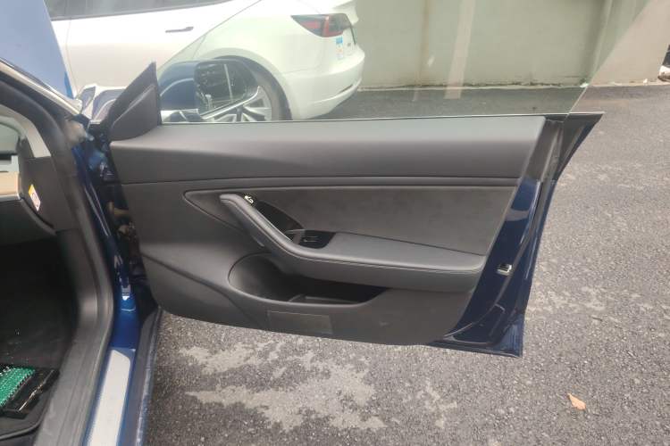 Used Tesla Model 3 2019 Long-Range All-Wheel-Drive Version Right Front Door Interior