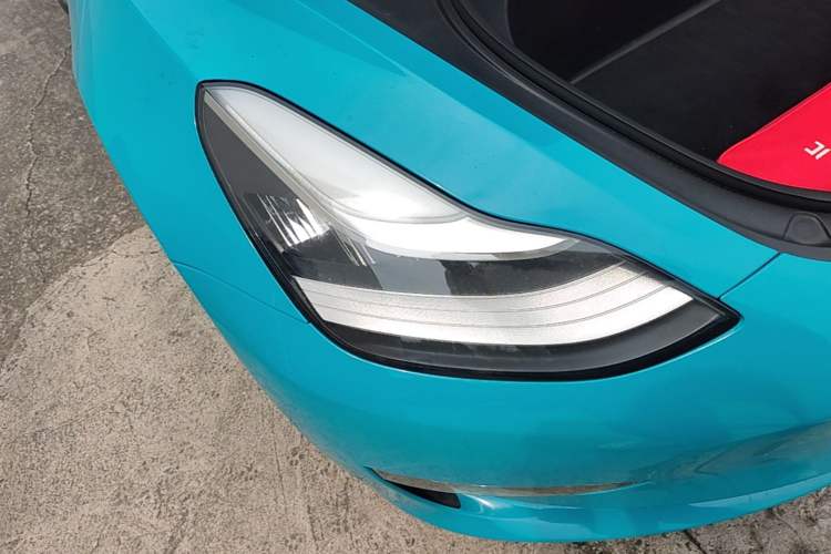 Used Tesla Model 3 2019 Long-Range Rear-Wheel-Drive Version Right Front Headlight