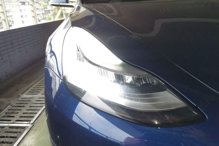 Used Tesla Model 3 2019 Long-Range Rear-Wheel-Drive Version Right Front Headlight