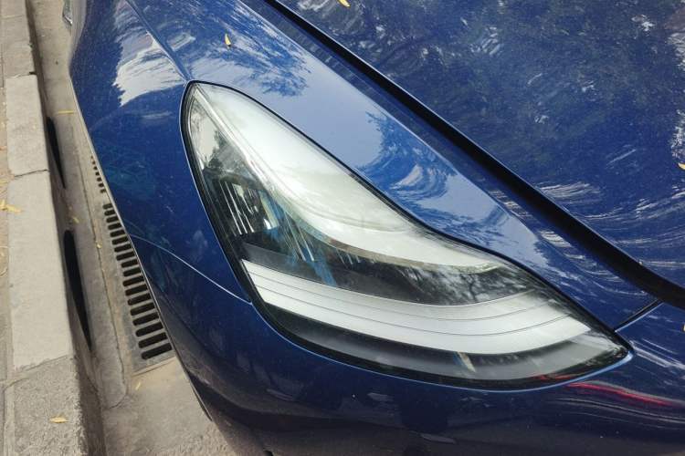 Used Tesla Model 3 2019 Long-Range Rear-Wheel-Drive Version Right Front Headlight