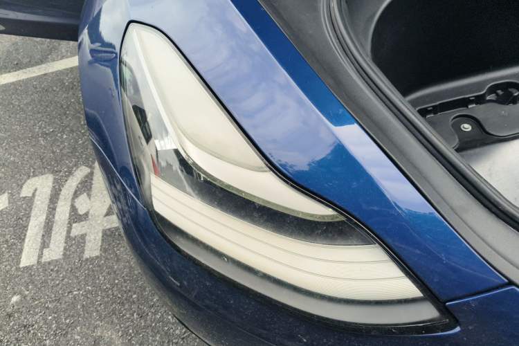 Used Tesla Model 3 2019 Long-Range Rear-Wheel-Drive Version Right Front Headlight