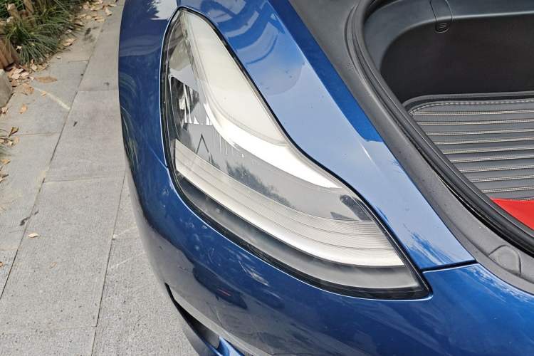 Used Tesla Model 3 2019 Long-Range Rear-Wheel-Drive Version Right Front Headlight