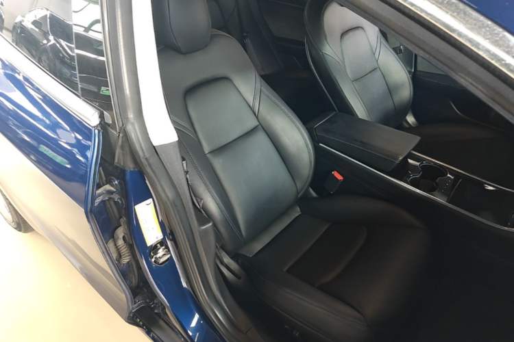 Used Tesla Model 3 2019 Long-Range Rear-Wheel-Drive Version Right Front Seat